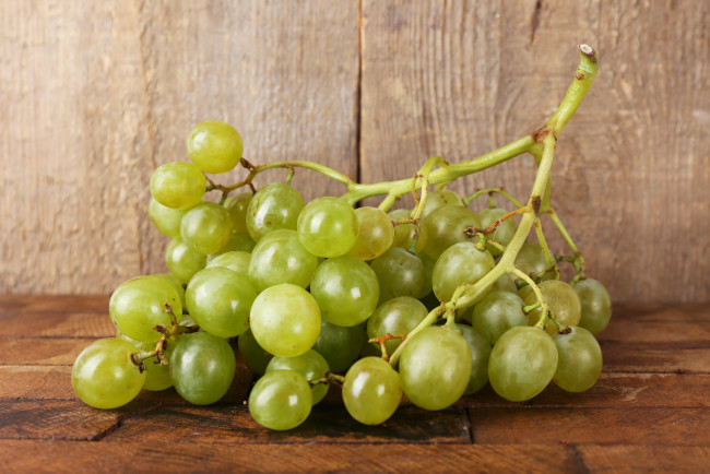 Обои картинки фото еда, виноград, белый, гроздь