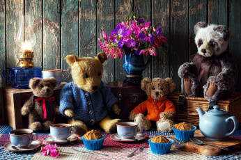 Картинка разное игрушки лампа плюшевые медведи чаепитие кексы