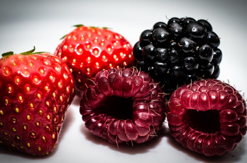 Картинка еда фрукты ягоды малина макро ежевика клубника