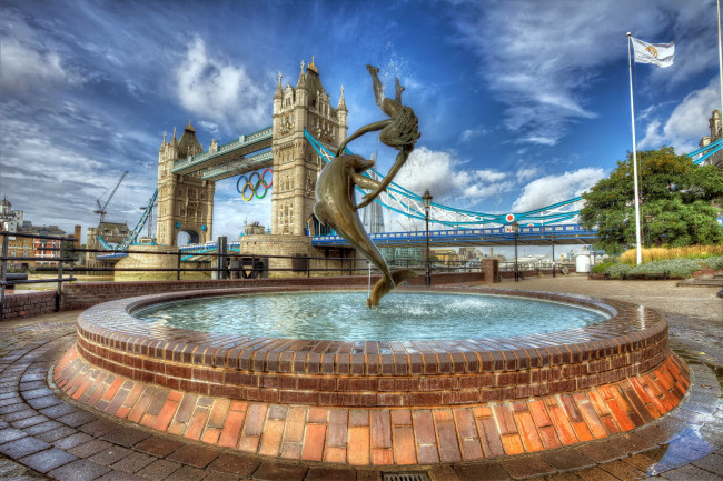Обои картинки фото города, лондон, великобритания, дельфин, олимпиада, мост, фонтан