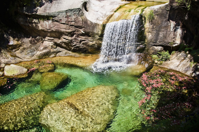 Обои картинки фото природа, водопады, вода, скала