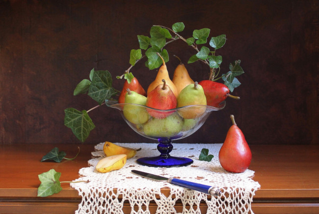 Обои картинки фото еда, груши, плющ, плоды