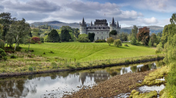 обоя inveraray castle, города, замок инверари , шотландия,  англия, лес, река, замок