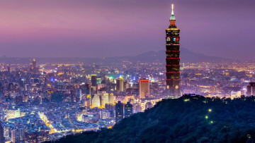 Картинка города тайбэй+ тайвань +китай башня город тайбэй вечер деревья горы здания дома панорама огни