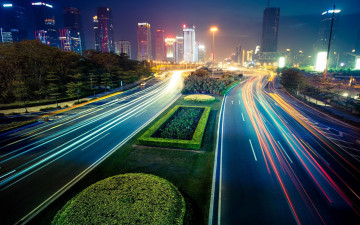 Картинка города шанхай+ китай огни дорога ночь трасса здания дома лужайки траффик город шоссе шанхай полоса парк деревья