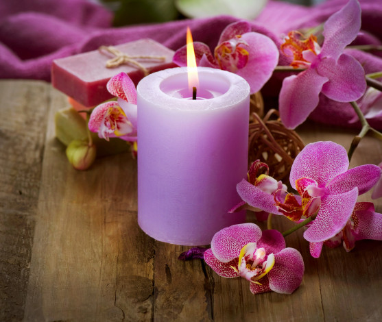 Обои картинки фото разное, свечи, орхидеи, свеча, лиловая, огонек