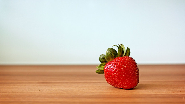 Обои картинки фото клубника, еда,  земляника, десерт, фон, ягода