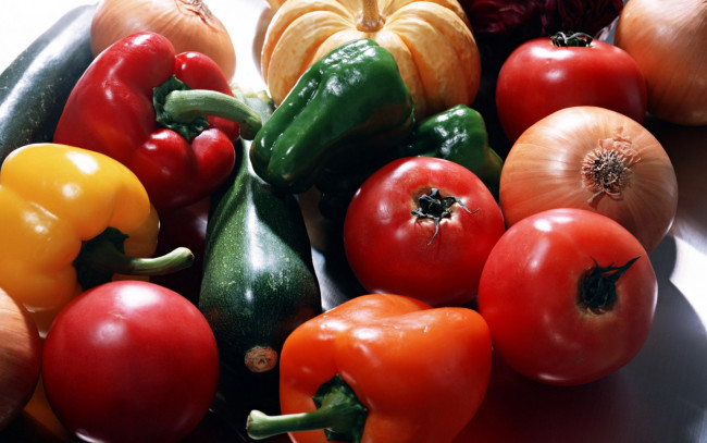 Обои картинки фото еда, овощи, перец, лук, помидоры, томаты