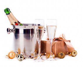 Картинка праздничные угощения шарики бокалы шампанское ведерко