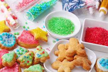 Картинка еда пирожные кексы печенье выпечка присыпка новогоднее фигурки конфеты десерт