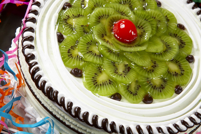 Обои картинки фото еда, торт, только, kiwi, food, cream, dessert, десерт, пирожное, сладкое, крем, киви, cake