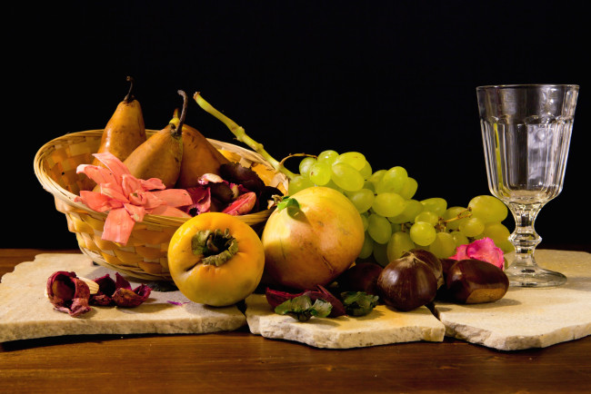 Обои картинки фото еда, фрукты, ягоды, хурма, виноград, груши, каштаны