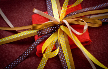 Картинка праздничные подарки+и+коробочки праздник бант ленты коробка подарок