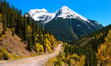 обоя природа, дороги, дорога, осень, лес, склон, снег, горы, небо