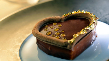 Картинка еда пирожные +кексы +печенье пирожное шоколад сердечко глазурь