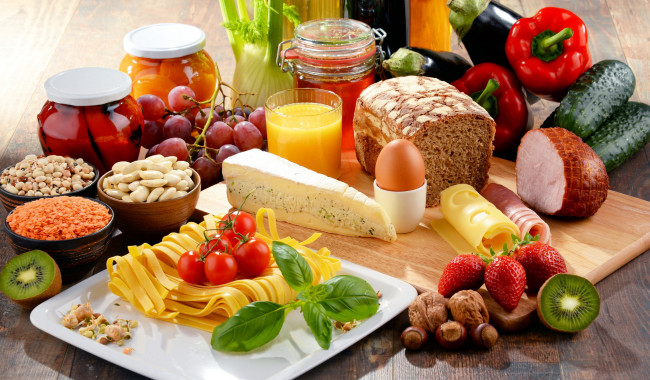 Обои картинки фото еда, разное, макароны, хлеб, фасоль, ягоды, фрукты, овощи, яйца, консервация, огурцы, перец, томаты, помидоры
