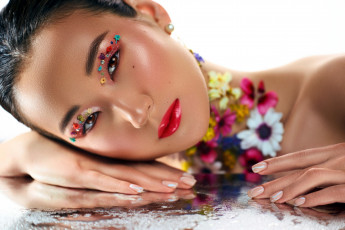 Картинка девушки -+азиатки азиатка поза макияж