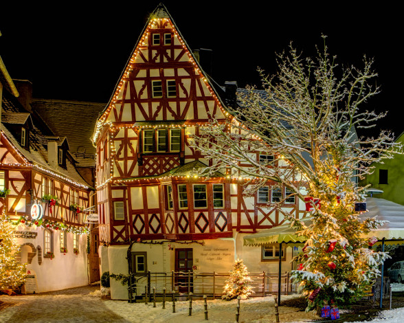 Обои картинки фото германия, эдигер, эллер, праздничные, новогодние, пейзажи, пейзаж, елка, украшения