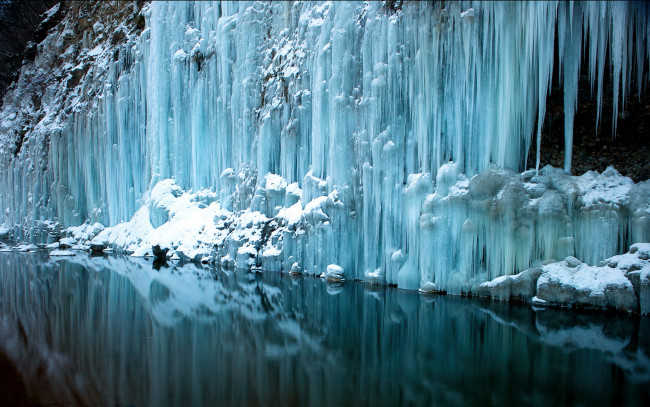 Обои картинки фото природа, зима, скала, вода