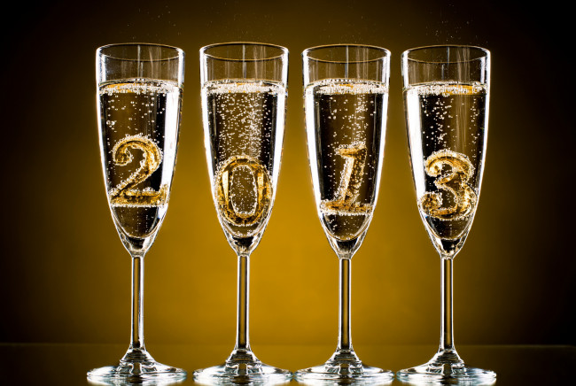 Обои картинки фото праздничные, угощения, напиток, пузырьки, шампанское, цифры, 2013