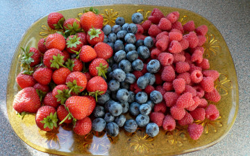Картинка еда фрукты +ягоды голубика малина клубника