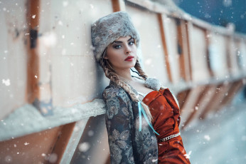 Картинка девушки alessandro+di+cicco макияж alessandro di cicco cold moscow косы шапка снег