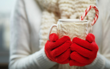 Картинка разное руки свитер перчатки конфета чашка девушка