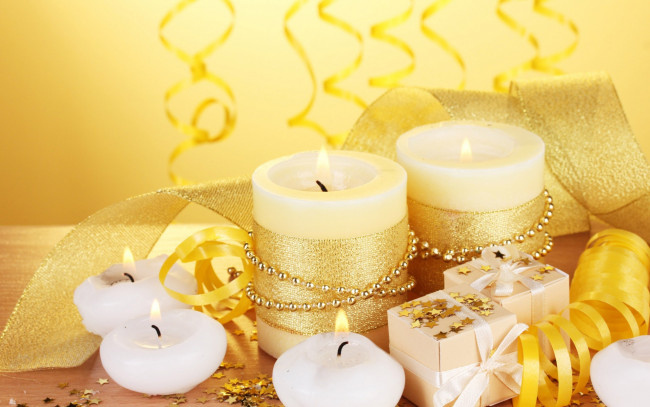 Обои картинки фото праздничные, новогодние свечи, лента, свечи, украшения, декор, новый, год, золотой, подарки, праздник