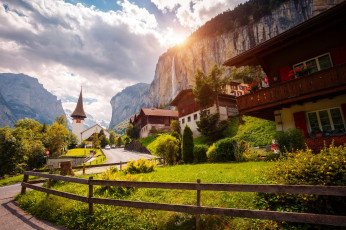 Картинка города лаутербруннен+ швейцария горы водопад костел дома дорога