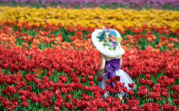 Картинка разное дети девочка шляпа поле тюльпаны