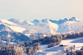 Картинка природа зима домик лес снег горы
