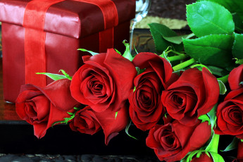 Картинка цветы розы подарок лента бутоны красный