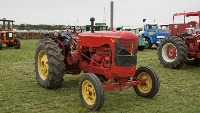 Обои картинки фото massey harris 744 tractor, техника, тракторы, колесный, трактор