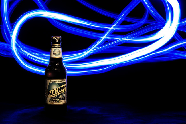 Обои картинки фото blue moon, бренды, бренды напитков , разное, бутылка, пиво, фон