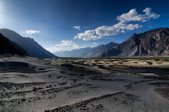 Картинка природа пустыни горы песок дюны nubra valley