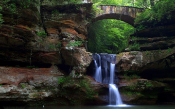 Картинка природа водопады виадук поток камни скала