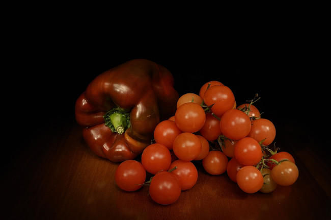 Обои картинки фото еда, овощи, перец, томаты