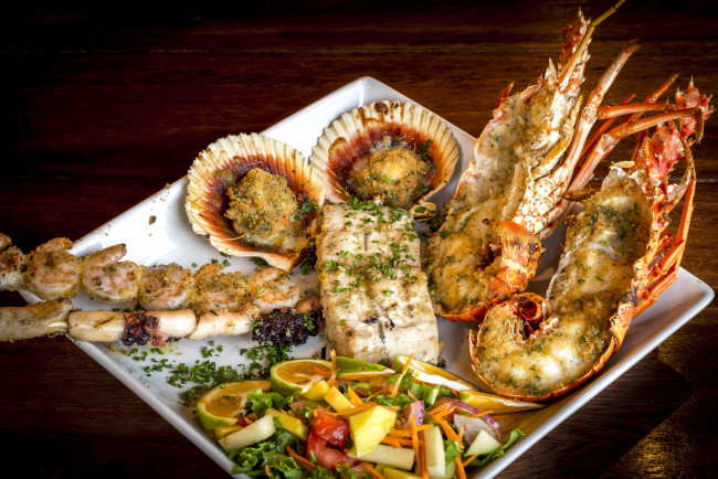 Обои картинки фото еда, рыбные блюда,  с морепродуктами, салат, клешни, краб