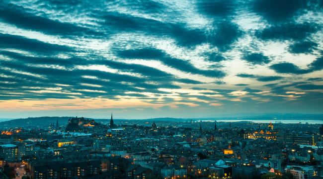 Обои картинки фото города, эдинбург , шотландия, эдинбург, город, городской, вид, сумрак, с, воздуха, синий, бирюзовый