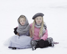 Картинка разное дети девочки наряды снег