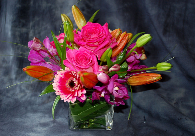 Обои картинки фото цветы, букеты, композиции, герберы, розы, лилии, орхидеи