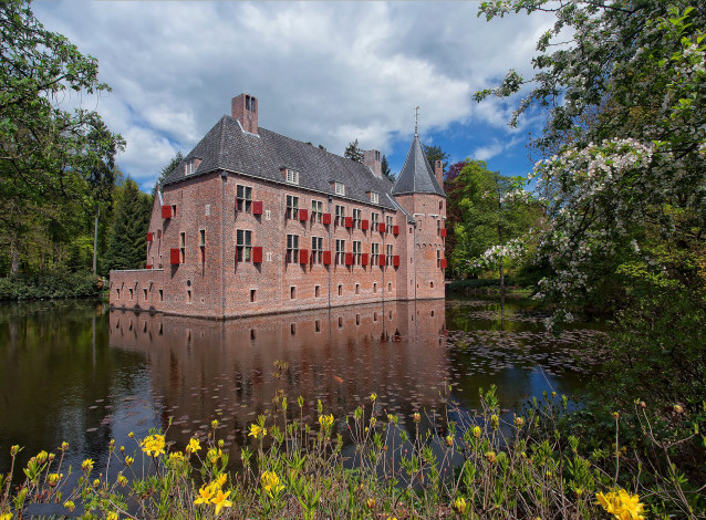 Обои картинки фото oude loo castle, города, замки нидерландов, замок, пруд, парк