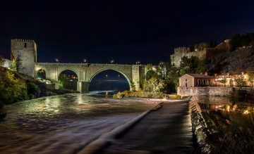 Картинка города -+мосты река огни крепость ночь толедо фонари мост испания деревья
