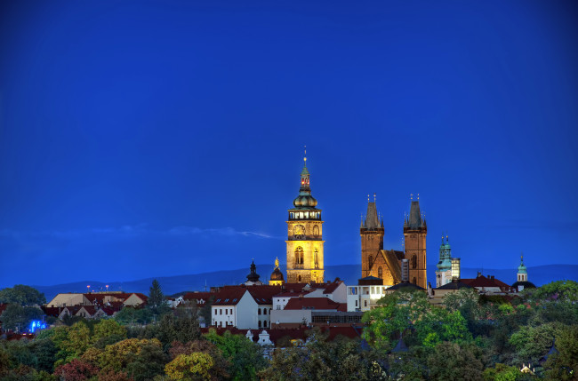 Обои картинки фото hradec, krаlovе, Чехия, города, огни, ночного, дома, ночь