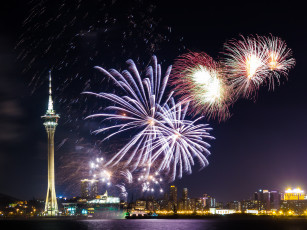 Картинка fireworks+macau разное салюты +фейерверки ночь гавань огни башня фейерверк
