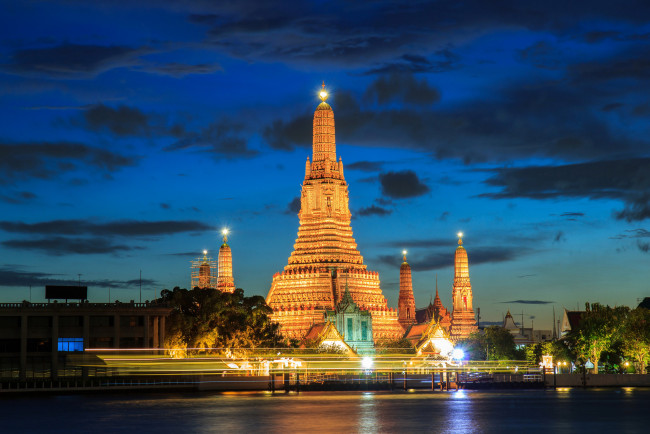 Обои картинки фото бангкок таиланд, города, бангкок , таиланд, бангкок, огни, ночь, река, дома, храм