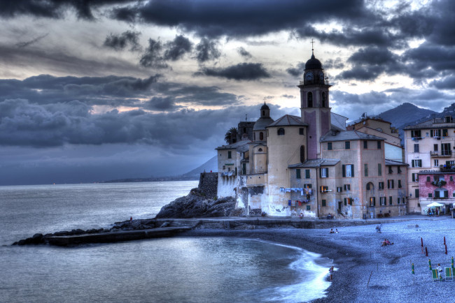 Обои картинки фото camolgi италия, города, амальфийское и лигурийское побережье , италия, небо, дома, набережная