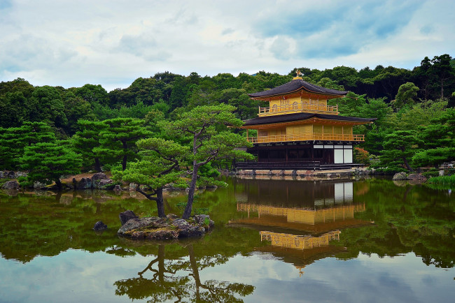 Обои картинки фото kinkaku-ji circa, города, - буддийские и другие храмы, храм, река, лес