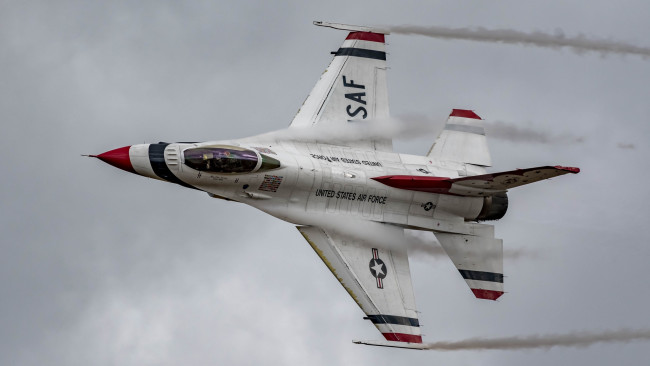Обои картинки фото general dynamics f-16 fighting falcon, авиация, боевые самолёты, файтинг, фолкон, истребитель, general, dynamics, f16, fighting, falcon, military, aircraft