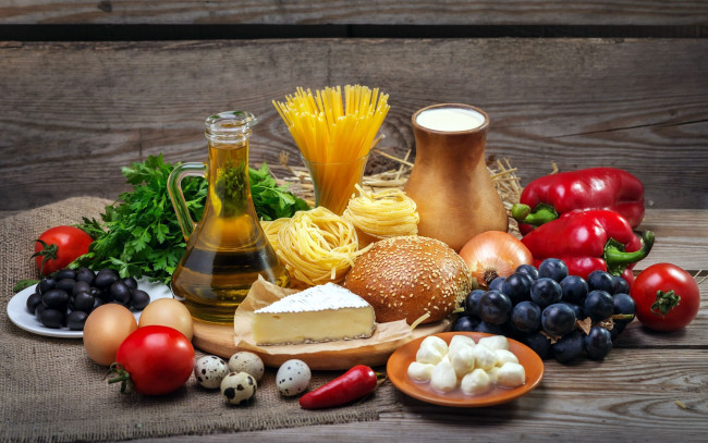 Обои картинки фото еда, разное, перец, зелень, маслины, сыр, масло, макароны, томаты, помидоры